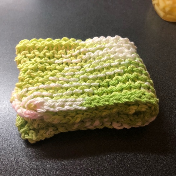 Set of 4 - Handmade 🇨🇦 Dish Cloths - Brand New - Picture 2 of 3